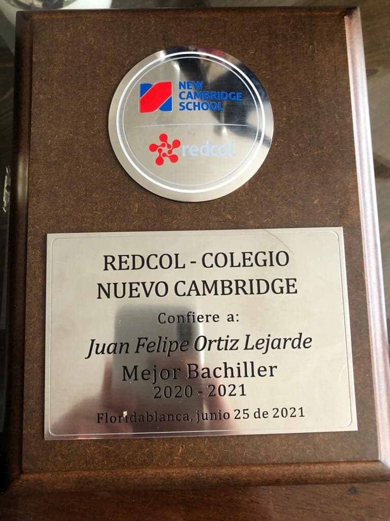 Juan Felipe's valedictorian plaque from New Cambridge School, class of 2020–2021.